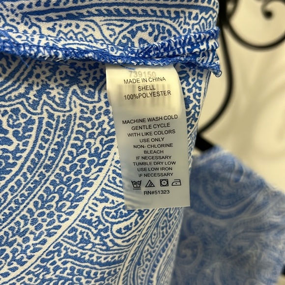 Chaus Sleeveless Top in Blue Paisley - Picture 6 of 6